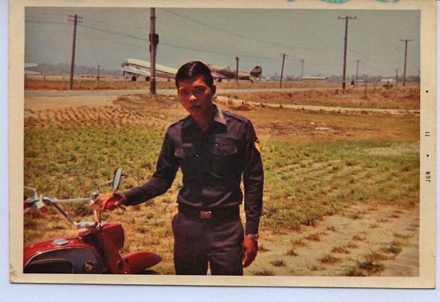 Flightline @ Vientianne(Wattay Airport.), Laos (L-08)