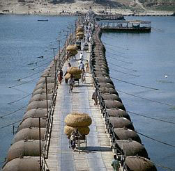 Pontoon Bridge02